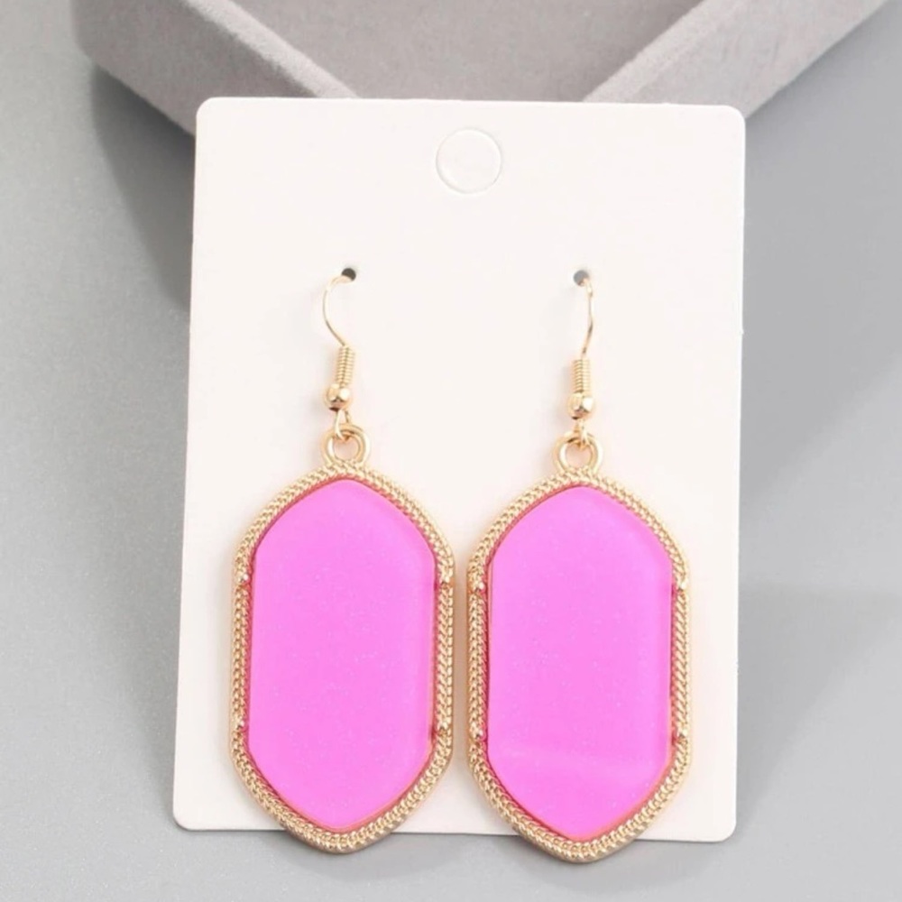 🫧 Bubblegum Barbie Earrings 🫧 - Picture 3 of 4